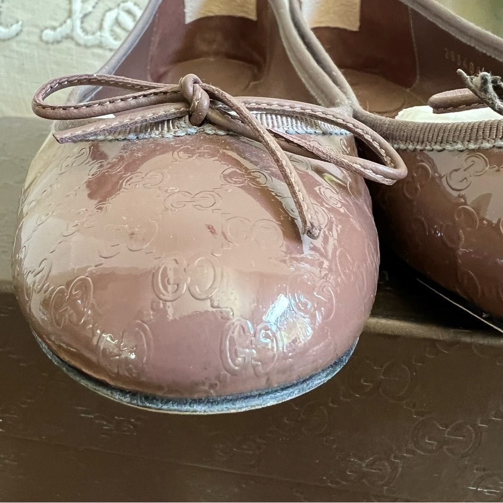GUCCI Vernice Micro Guccissima Bow Accent Pump Flats 38 US8 In Box - Picture 6 of 17